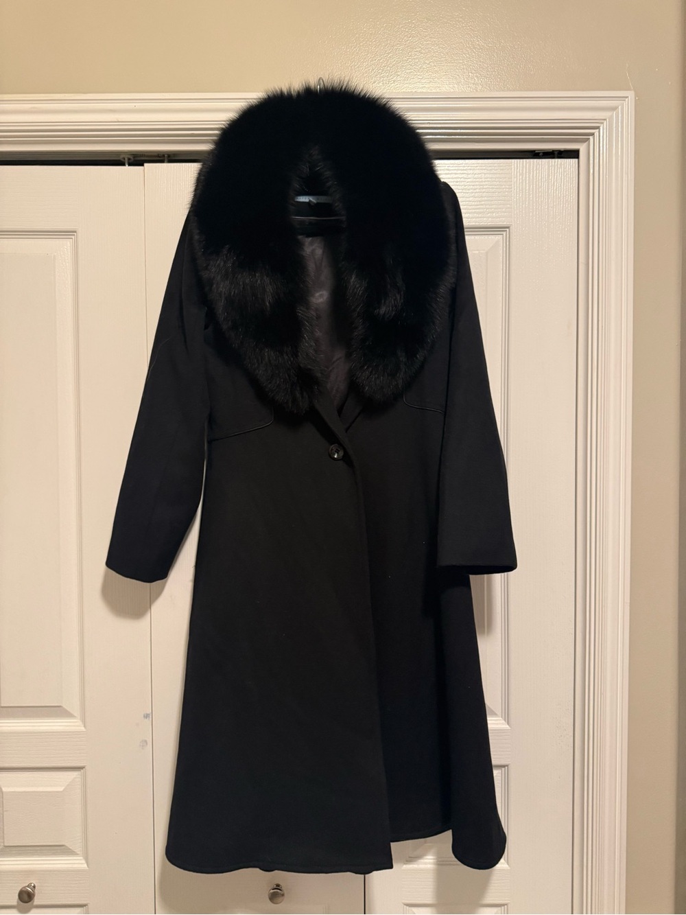 ANTONIO MELANI Black Trench Coat with Fur Collar